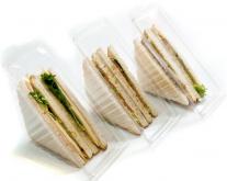 Упаковка сэндвичей в лотки