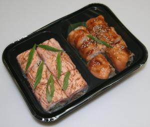 Упаковка суши роллов на ручном запайщике лотков Poseidon Jolly Mini